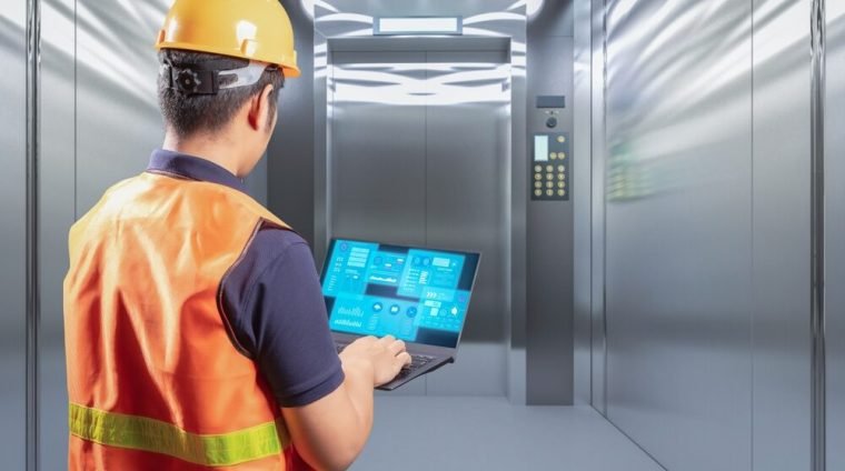 Technician,Check,On,Elevator,Or,Passenger,Lift